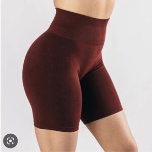 Alphalete Amplify shorts, Copper, size Medium